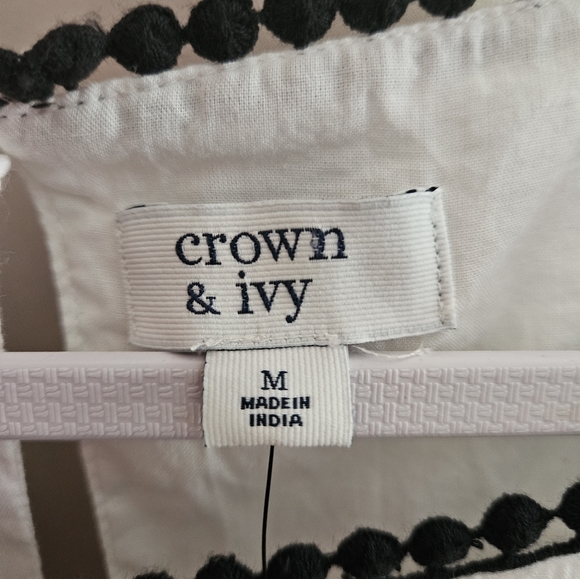 NWT Crown & Ivy white embroidered floral blouse top Womens Medium - Picture 3 of 8
